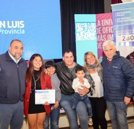 👏🏻📄Entrega de decretos para el financiamiento de proyectos productivos y de servicios